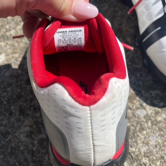 4Y UNDERARMOUR GOLF SHOE - Picture 4 of 4